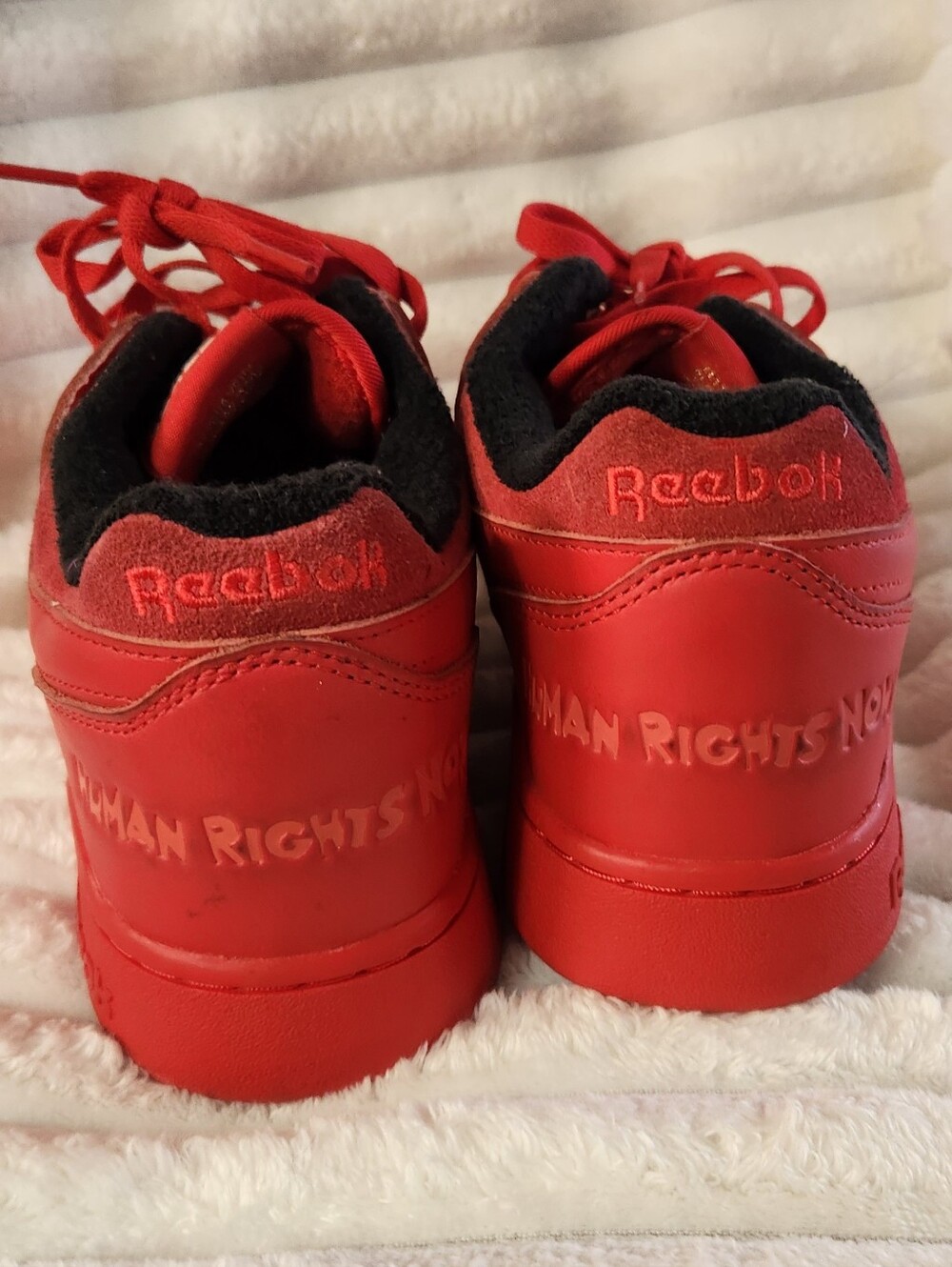 Reebok Workout Plus "Human Rights Now"-Vector Red - Picture 7 of 16